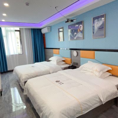 豪华巨幕双床房