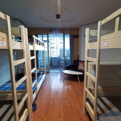 男生六人间(床位)(公共卫浴)