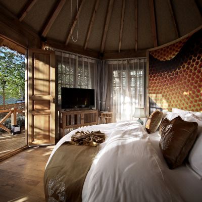 蜂巢树屋圆床房