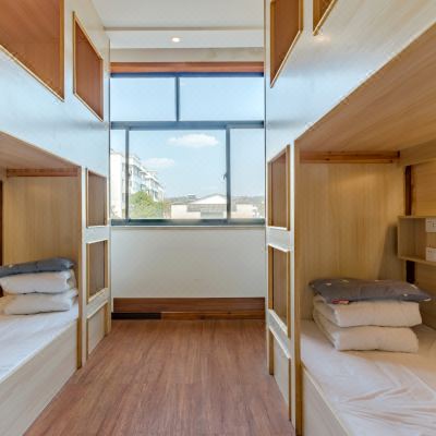 旅行者六人间床位房