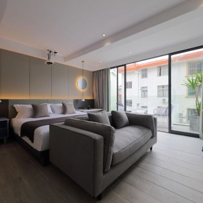 阳台巨幕观影大床房