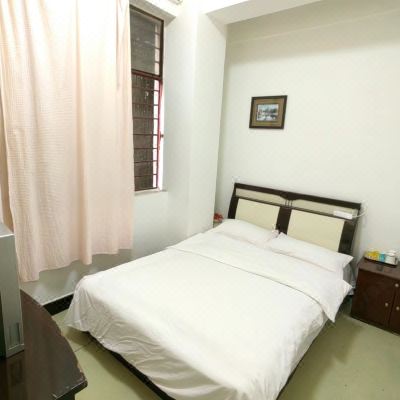 普通大床房(公共卫生间)(无法洗浴)