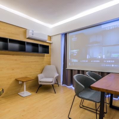 智能3D影音大床房