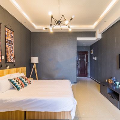 落霞云暖大床房