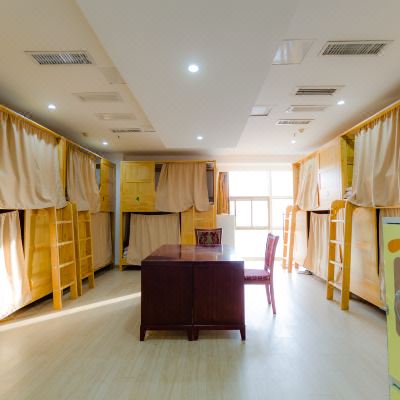 女生多人间(床位)(公共卫浴)