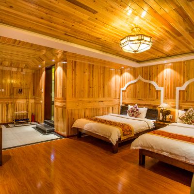 吊脚楼温馨家庭房