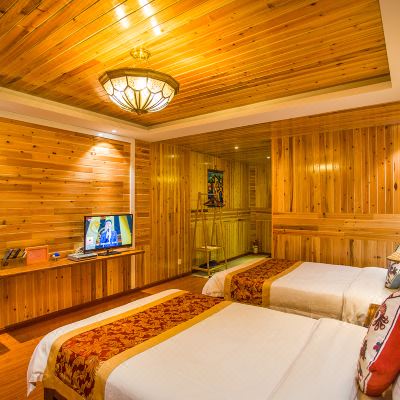 吊脚楼豪华双床房