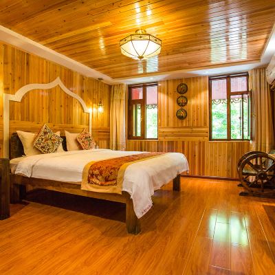 吊脚楼温馨大床房