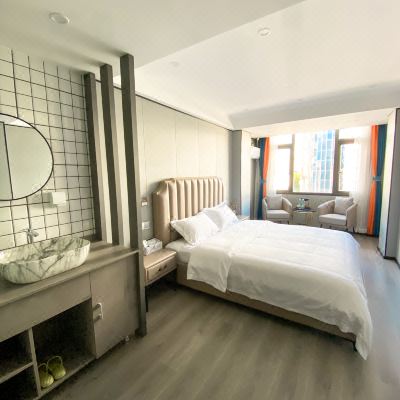 轻奢风豪华大床房