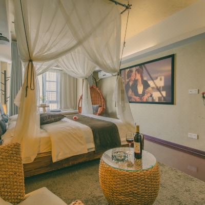 梦幻东南亚湖景影院房-120寸巨幕+洗衣机+小冰箱+影视VIP