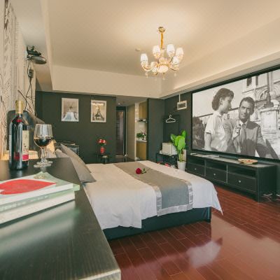 英式冷灰湖景影院房-120寸巨幕+小冰箱+洗衣机+影视VIP