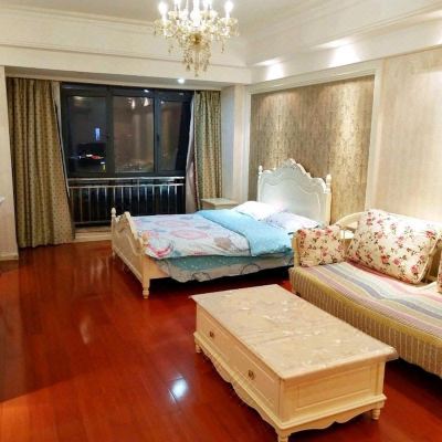 豪华浪漫大床房