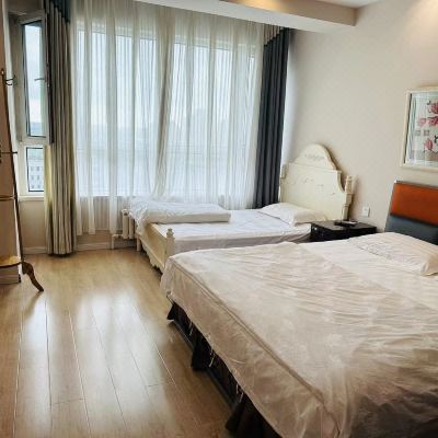 温馨三人家庭房