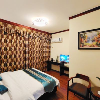 祝融峻豪华大床房