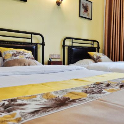 霞光下舒适双床房