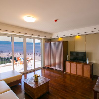 云端超大观海露台二居一厅套房