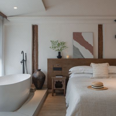 观影智能浴缸家庭房