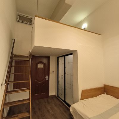 无窗复式家庭房