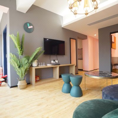 温馨两房一厅套房