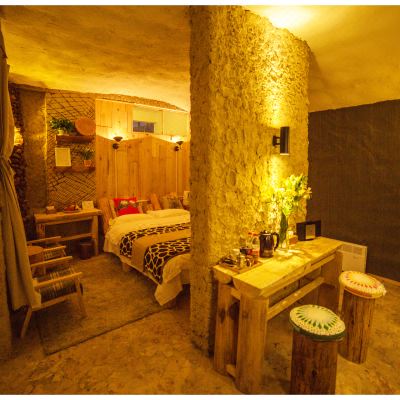 ins纪实洞穴风格大床房