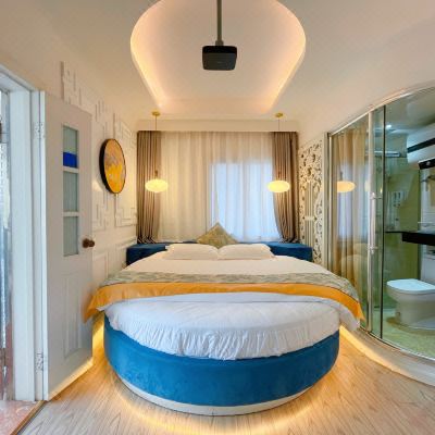 投影·阳台圆床房