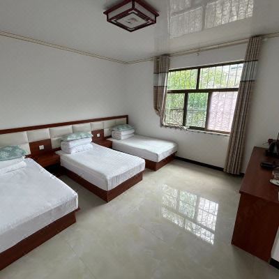 豪华三人间（空调）