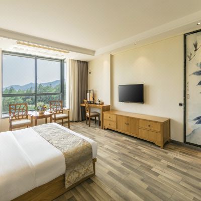 见贤不隐阳台大床房