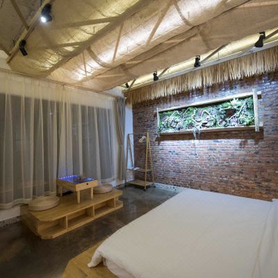 秋翠逸景大床房