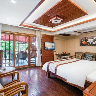 露台红木大床房