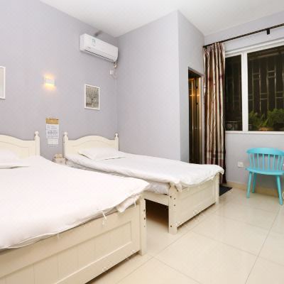 北欧实木双床房