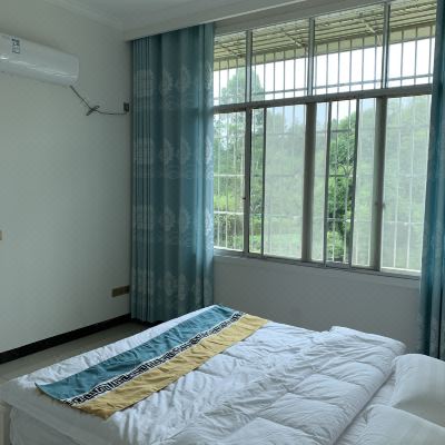 舒适大床房（公共卫浴）