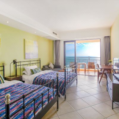 斜阳ins180度一线正面海景双床房-看日出+海景阳台