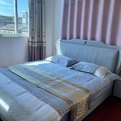 豪华大床房（202）