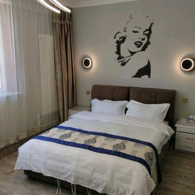 温馨观影电竞大床房[4K观影+2060显卡+32寸曲面屏+2K144显示器]