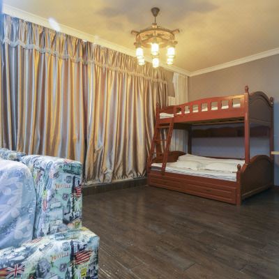 舒适电竞三人间[2060显卡+32寸曲面屏+2K144显示器]