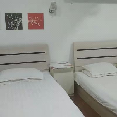 四人间(无窗)(公共卫浴)