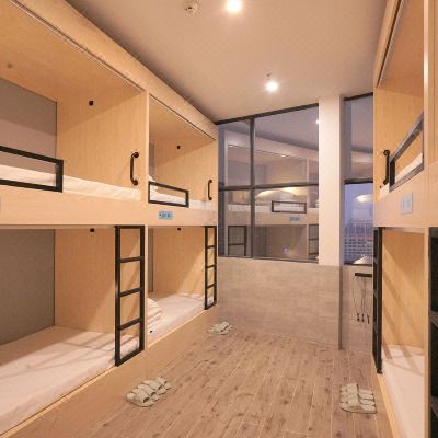 女生八人间(床位)(公共卫浴)