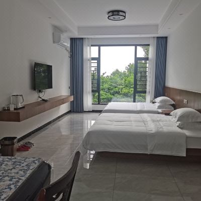 雨霖.豪华双大床房