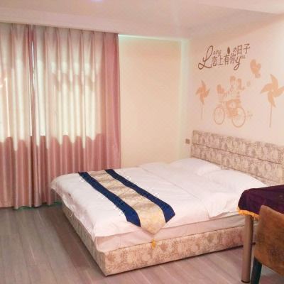 浪漫主题娱乐大床房