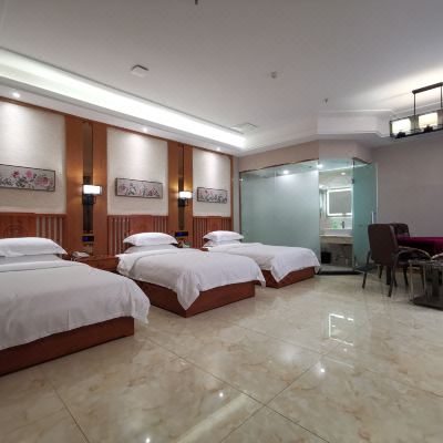 家庭娱乐三床房