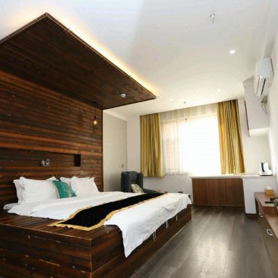 现代简约大床房