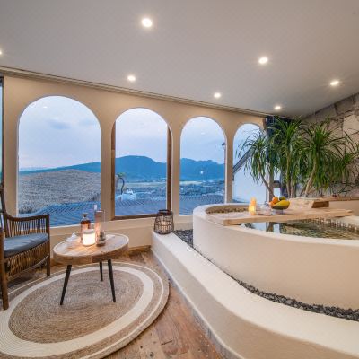 石捌复式观景温泉浴缸大床房