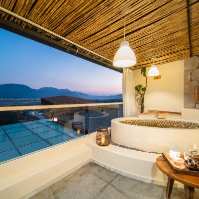 石伍观景阳台温泉浴缸亲子家庭房