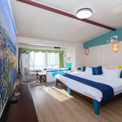 浴缸巨幕影视超宽大床房·宽床大铺+瀑布冲浪按摩+EPSON投影仪133英吋幕布腾讯极光会员