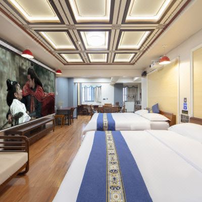 巨幕影视带厅豪华双床房·双冷冰箱+宽房大铺+EPSON投影仪133英吋幕布腾讯极光会员