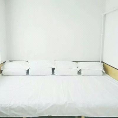 四人温暖友谊间