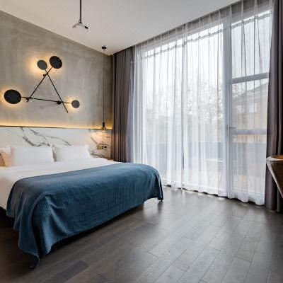 轻奢大床房（智能家居+康乃馨床品+可投影）