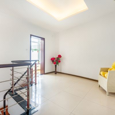 三室两厅两卫一厨房复式海景公寓