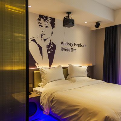 奥斯卡智能电影大床房