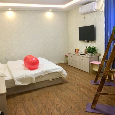 浪漫满屋主题大床房